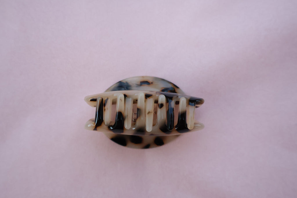 Savanna Medium Claw (2 colours)