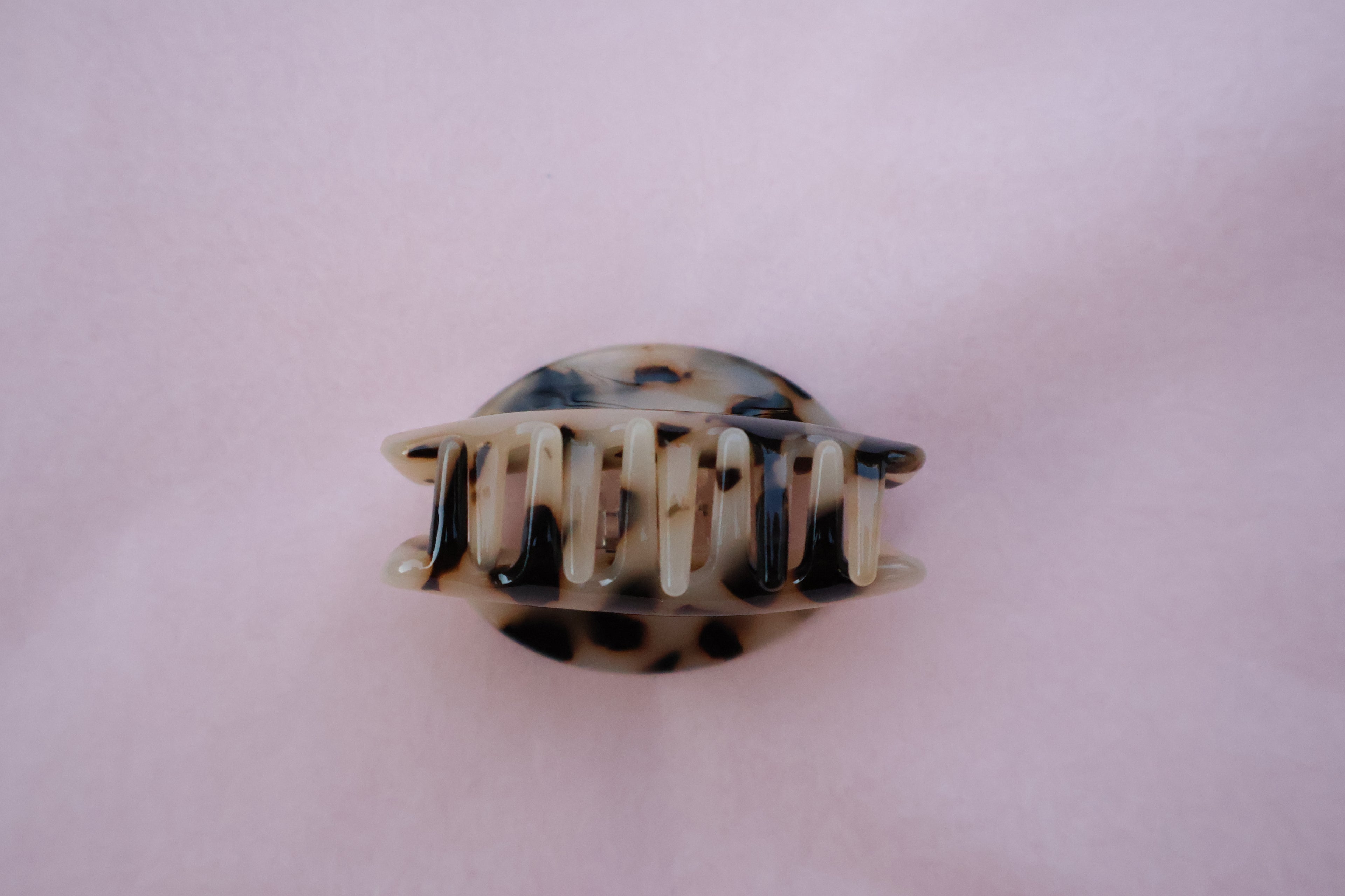 Savanna Medium Claw (2 colours)