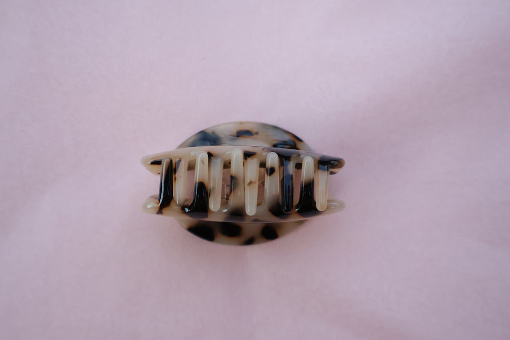 Savanna Medium Claw (2 colours)