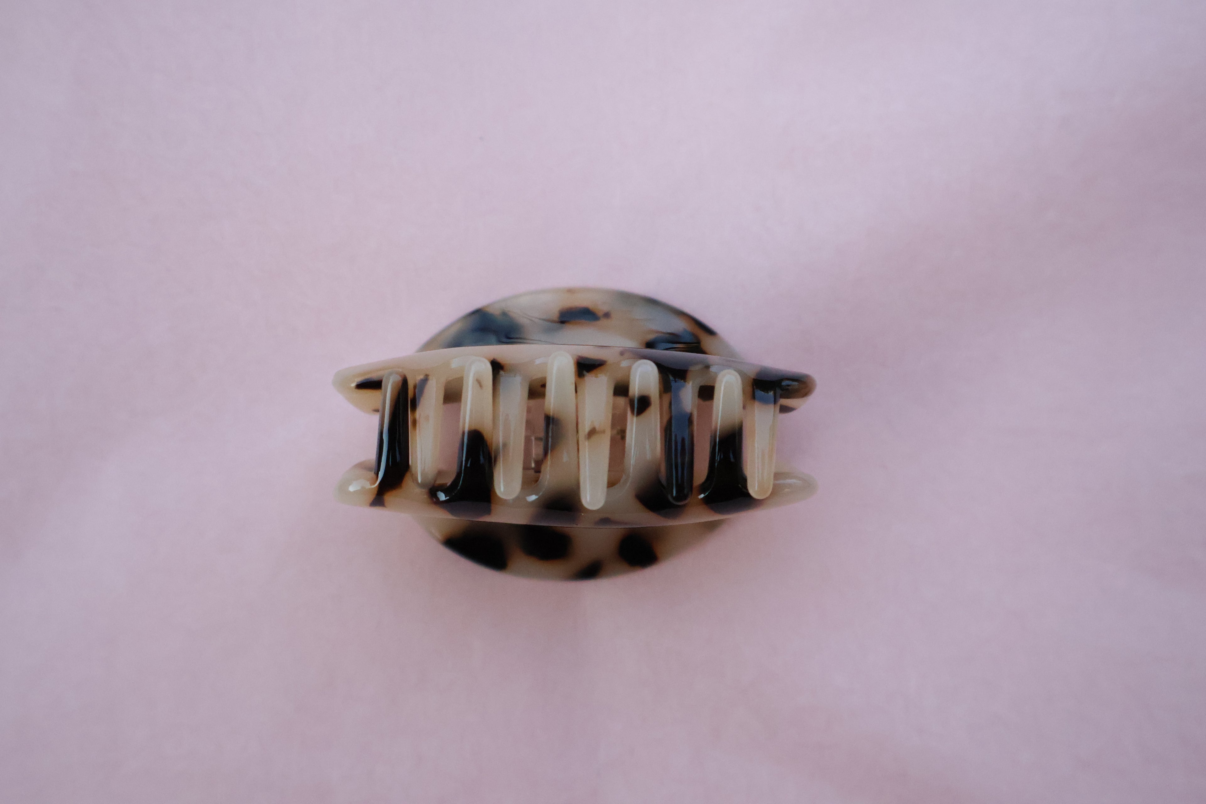 Savanna Medium Claw (2 colours)