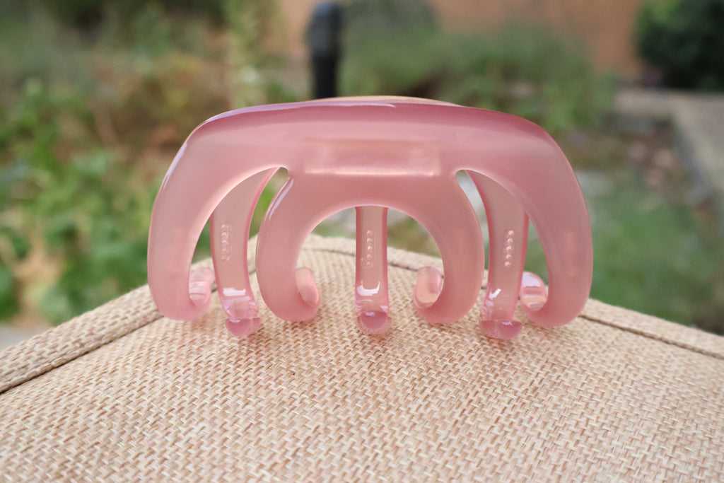 Contour Crescent Claw