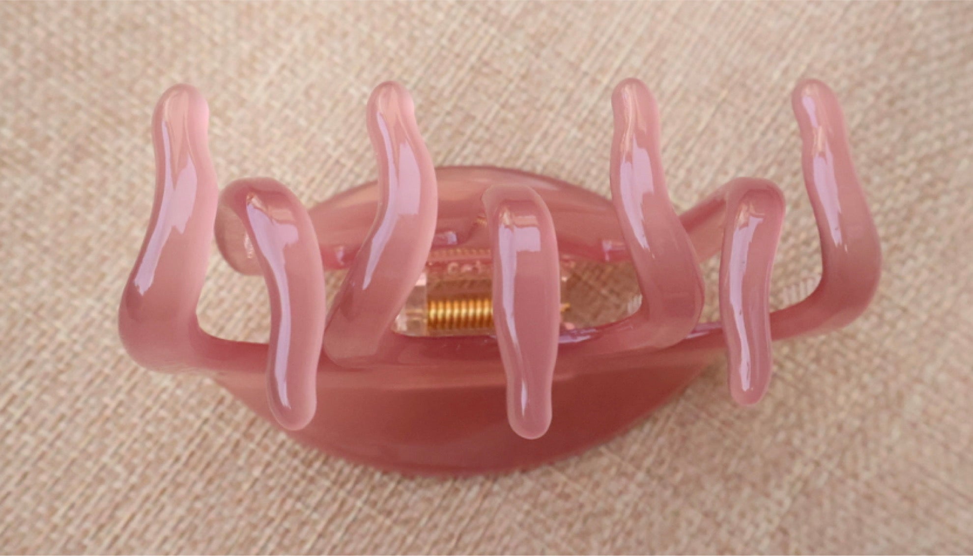 Contour Crescent Claw