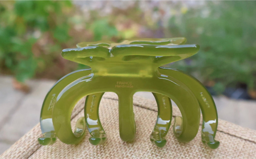 Contour Butterfly Claw