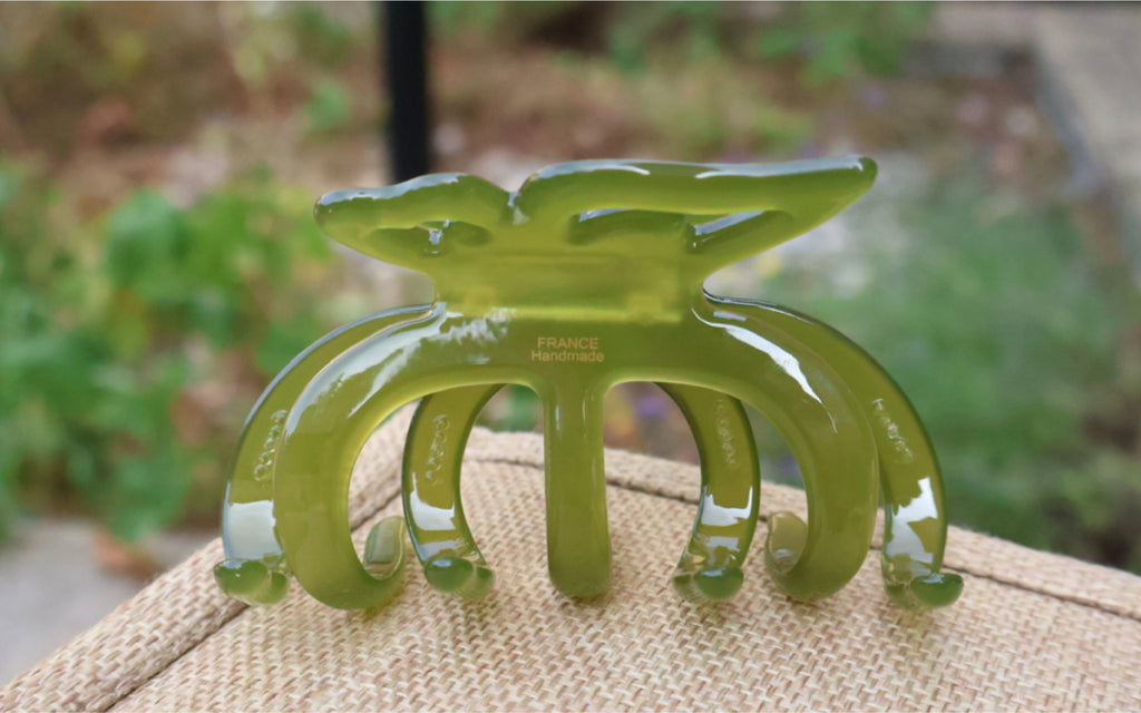 Contour Butterfly Claw